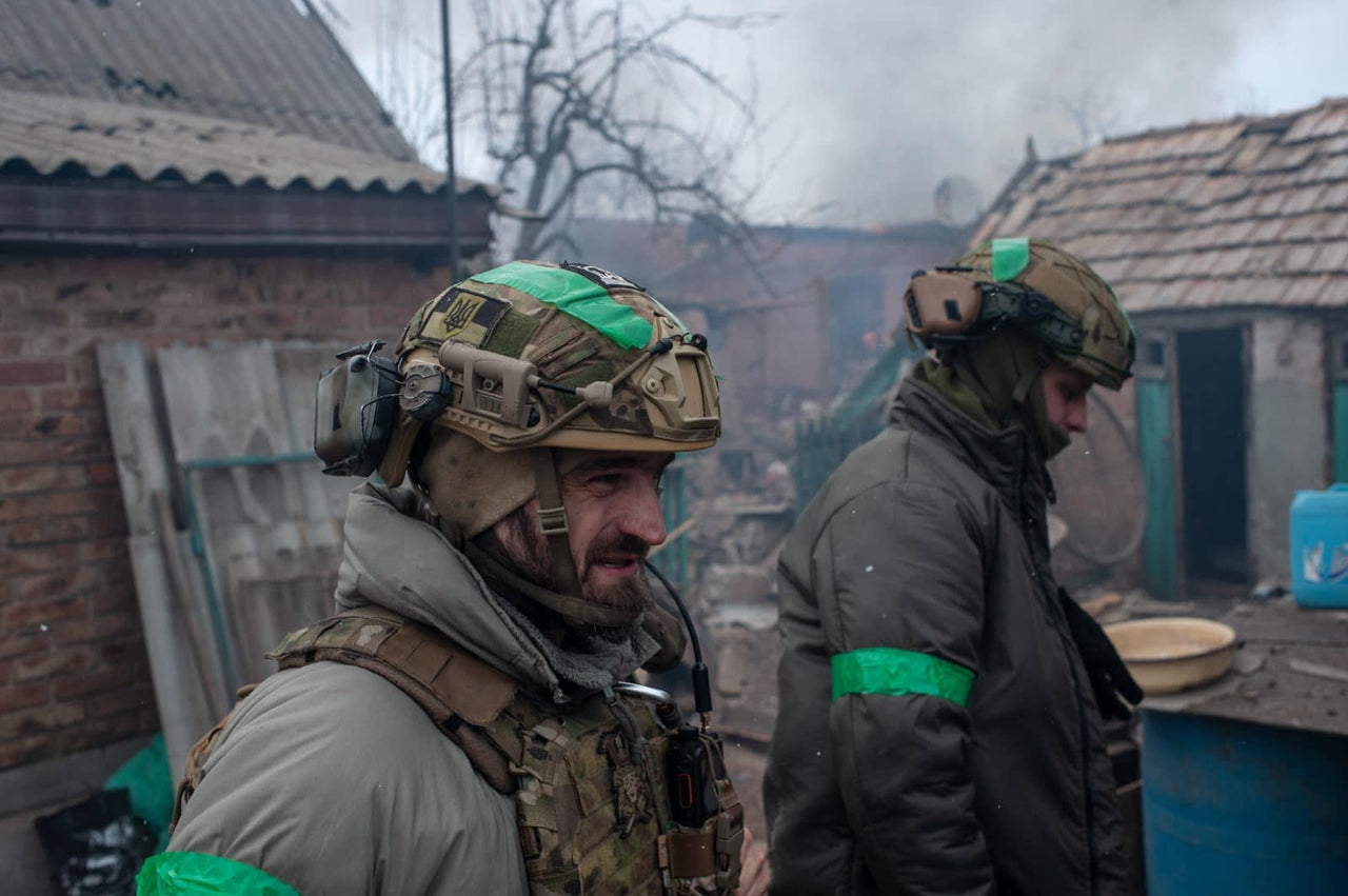 Two servicemembers outdoors in winter.