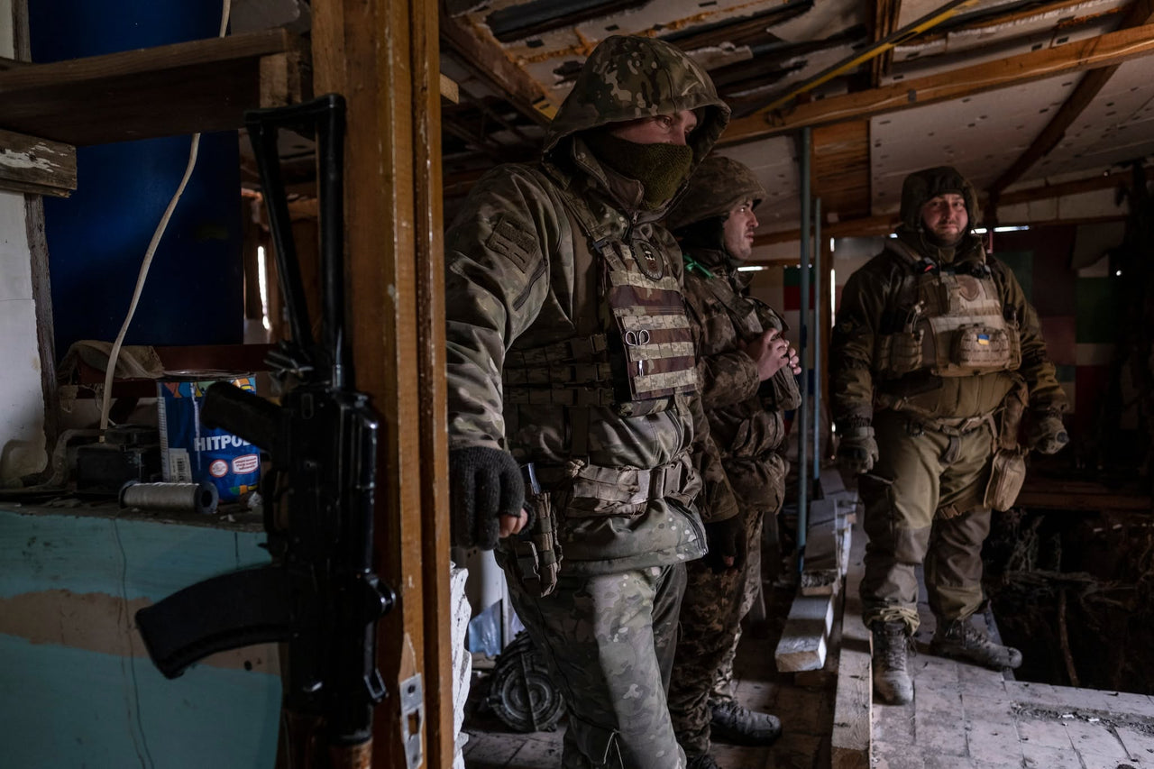 Servicemembers together inside a building.